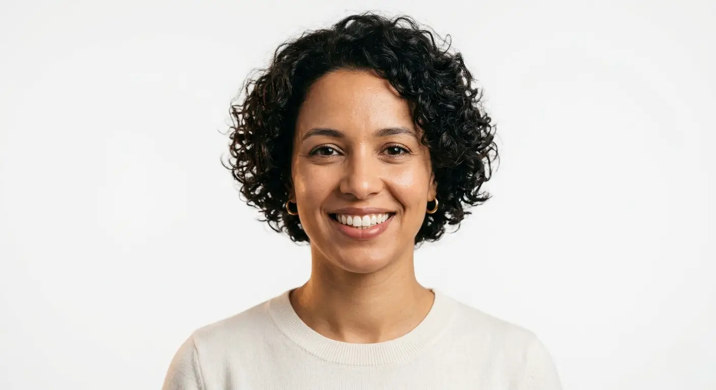 Patiente souriante au Dr Bennani Hassan Siham (Dentiste), Casablanca